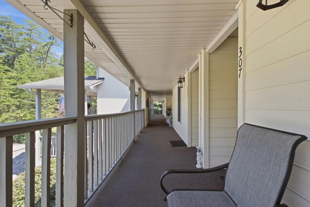 3 bedroom, 3 bathroom, 2,052 sq ft condominium for sale at 300 Ginger Creek  #307, Clayton, GA 30525 — photo 10
