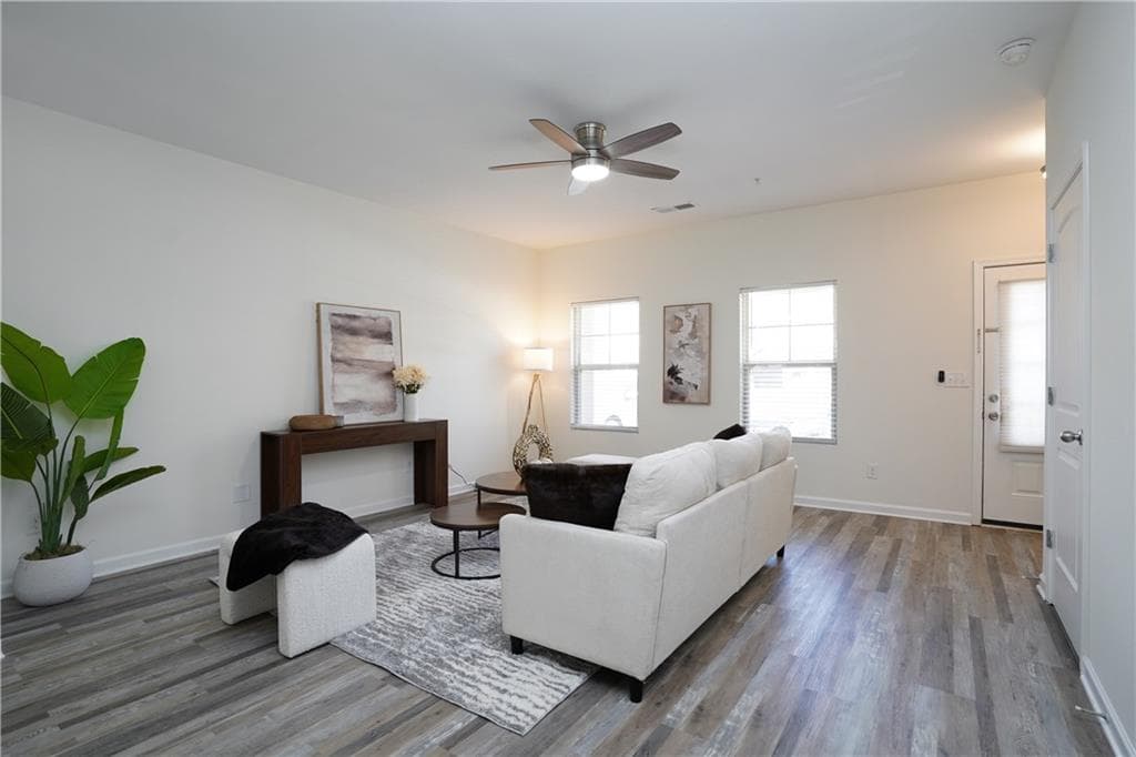 3 bedroom, 3 bathroom, 1,634 sq ft townhouse under contract at 1565 Iris Walk, Jonesboro, GA 30238 — photo 4