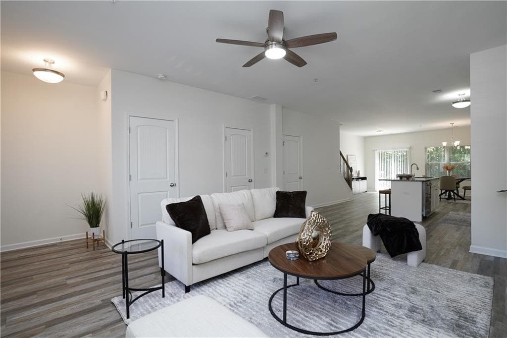 3 bedroom, 3 bathroom, 1,634 sq ft townhouse under contract at 1565 Iris Walk, Jonesboro, GA 30238 — photo 5