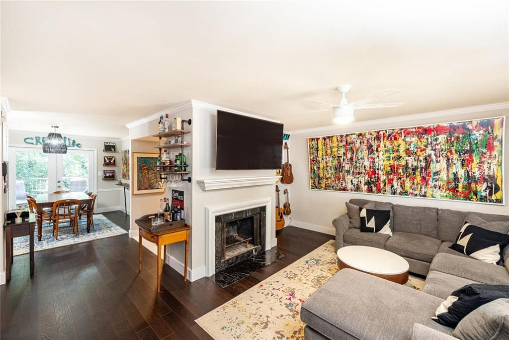 3 bedroom, 3 bathroom, 1,899 sq ft townhouse for sale at 135 Woodmere Square, Atlanta, GA 30327 — photo 3