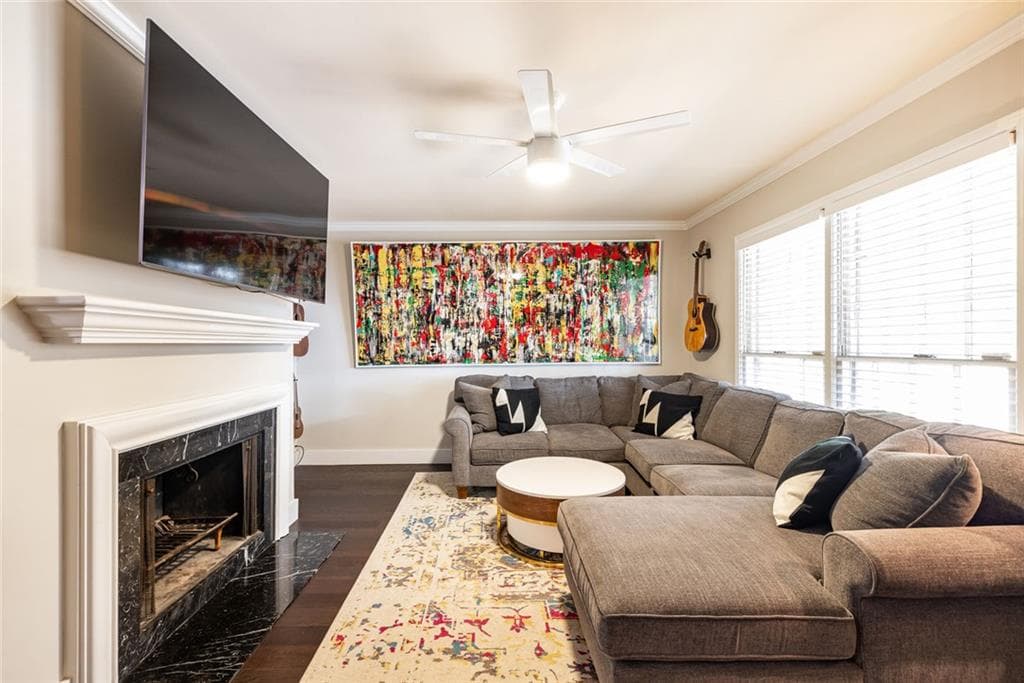 3 bedroom, 3 bathroom, 1,899 sq ft townhouse for sale at 135 Woodmere Square, Atlanta, GA 30327 — photo 4