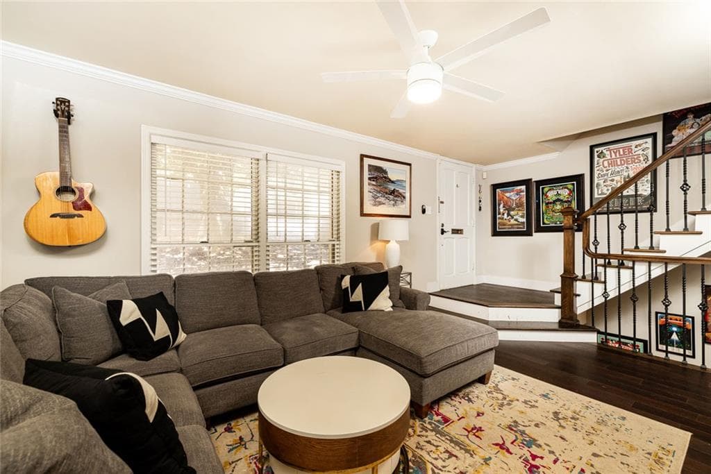 3 bedroom, 3 bathroom, 1,899 sq ft townhouse for sale at 135 Woodmere Square, Atlanta, GA 30327 — photo 5