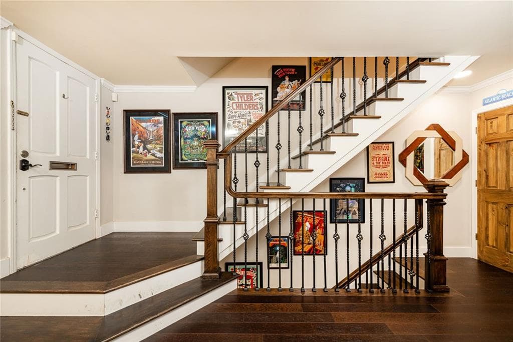 3 bedroom, 3 bathroom, 1,899 sq ft townhouse for sale at 135 Woodmere Square, Atlanta, GA 30327 — photo 6