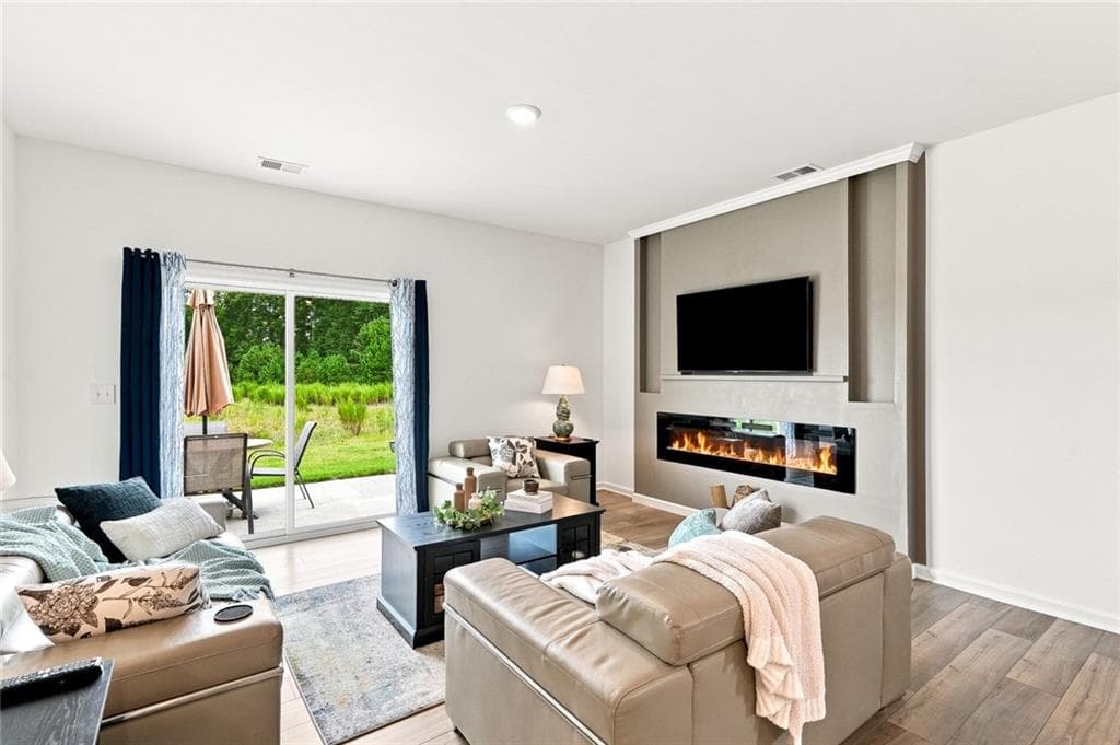 6 bedroom, 3 bathroom, 2,506 sq ft single family residence for sale at 3913 Rustic Barn Way, Loganville, GA 30052 — photo 8