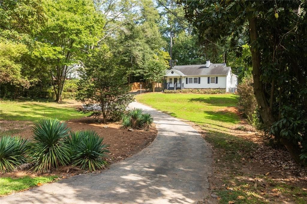 5 bedroom, 5 bathroom, 3,100 sq ft single family residence for rent at 1311 Roxboro Drive, Atlanta, GA 30324 for $4,950 a month — photo 2
