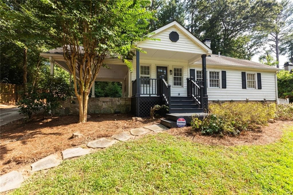 5 bedroom, 5 bathroom, 3,100 sq ft single family residence for rent at 1311 Roxboro Drive, Atlanta, GA 30324 for $4,950 a month — photo 4