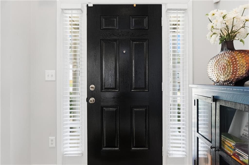 4 bedroom, 3 bathroom, 2,484 sq ft single family residence under contract at 5655 Laurel Ridge Drive, Atlanta, GA 30344 — photo 5