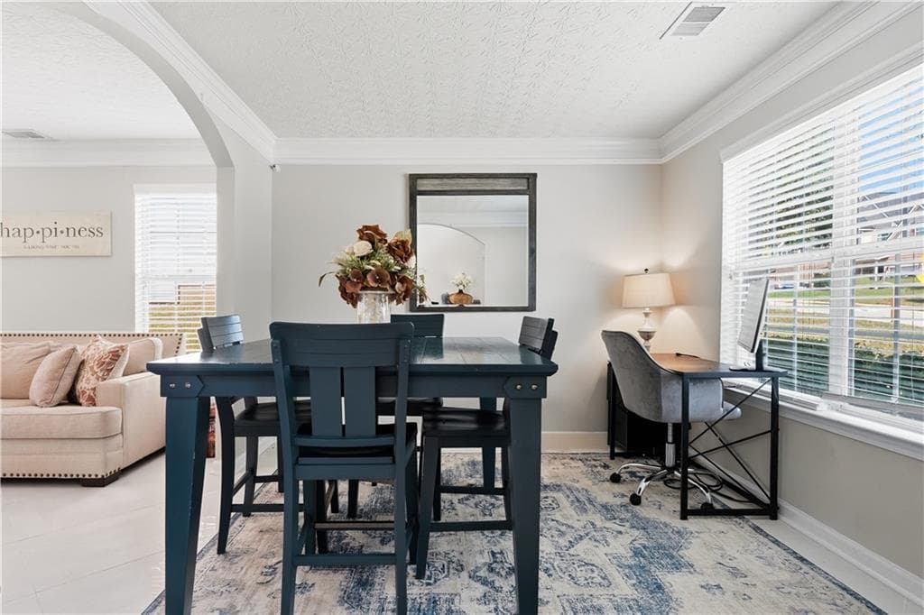 4 bedroom, 3 bathroom, 2,484 sq ft single family residence under contract at 5655 Laurel Ridge Drive, Atlanta, GA 30344 — photo 6