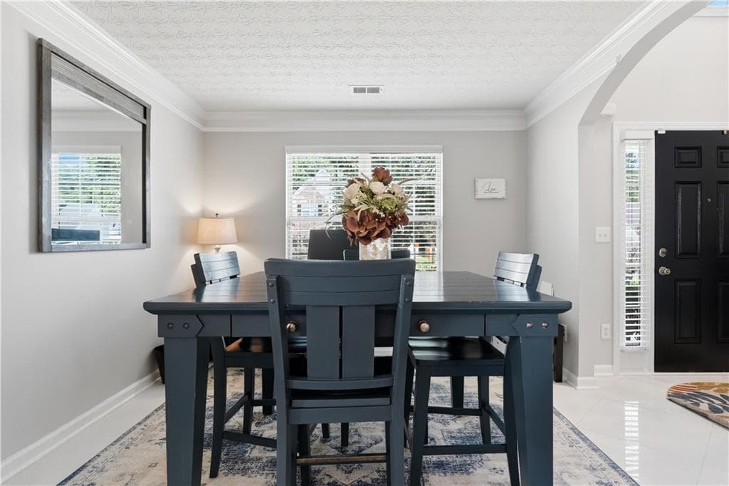 4 bedroom, 3 bathroom, 2,484 sq ft single family residence under contract at 5655 Laurel Ridge Drive, Atlanta, GA 30344 — photo 7
