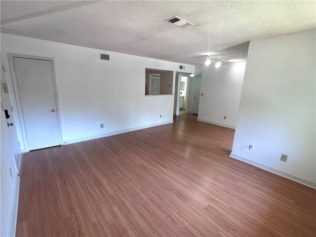 1 bedroom, 1 bathroom, 794 sq ft condominium for sale at 1407 Wingate Way, Sandy Springs, GA 30350 — photo 2