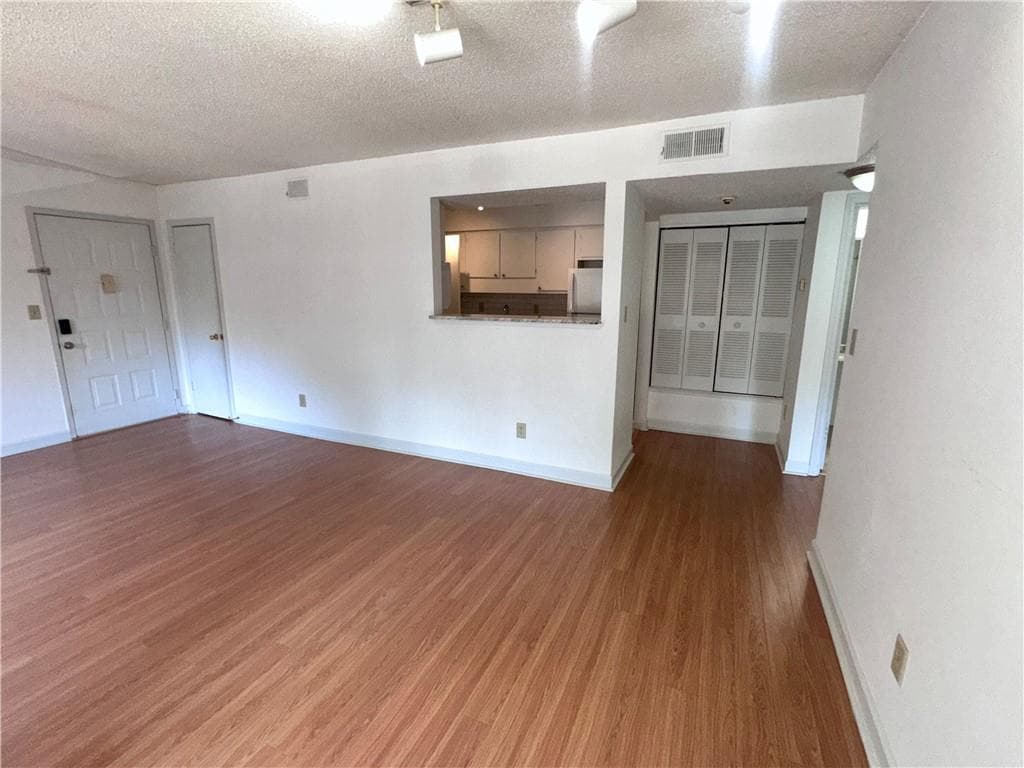 1 bedroom, 1 bathroom, 794 sq ft condominium for sale at 1407 Wingate Way, Sandy Springs, GA 30350 — photo 4