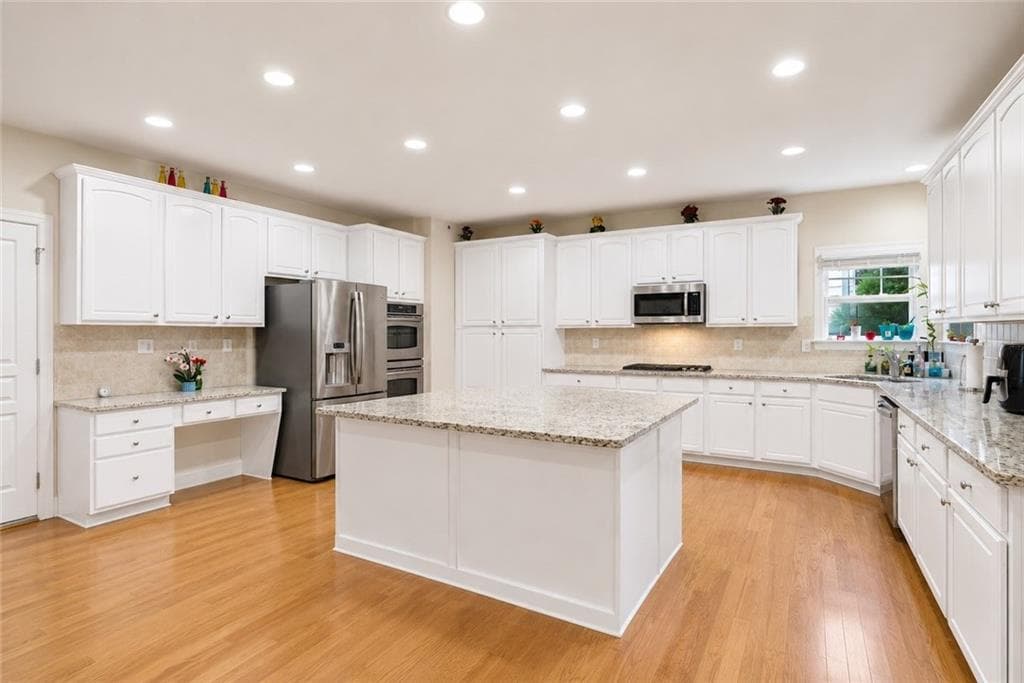 6 bedroom, 5 bathroom, 5,456 sq ft single family residence for sale at 4470 Sandalwood Way, Cumming, GA 30041 — photo 10