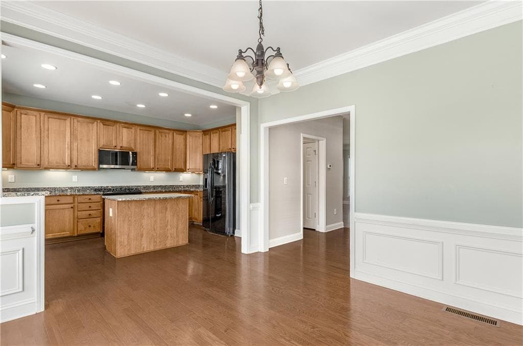 3 bedroom, 4 bathroom, 1,924 sq ft townhouse for rent at 1035 E Paces Lane, Atlanta, GA 30326 for $3,800 a month — photo 5