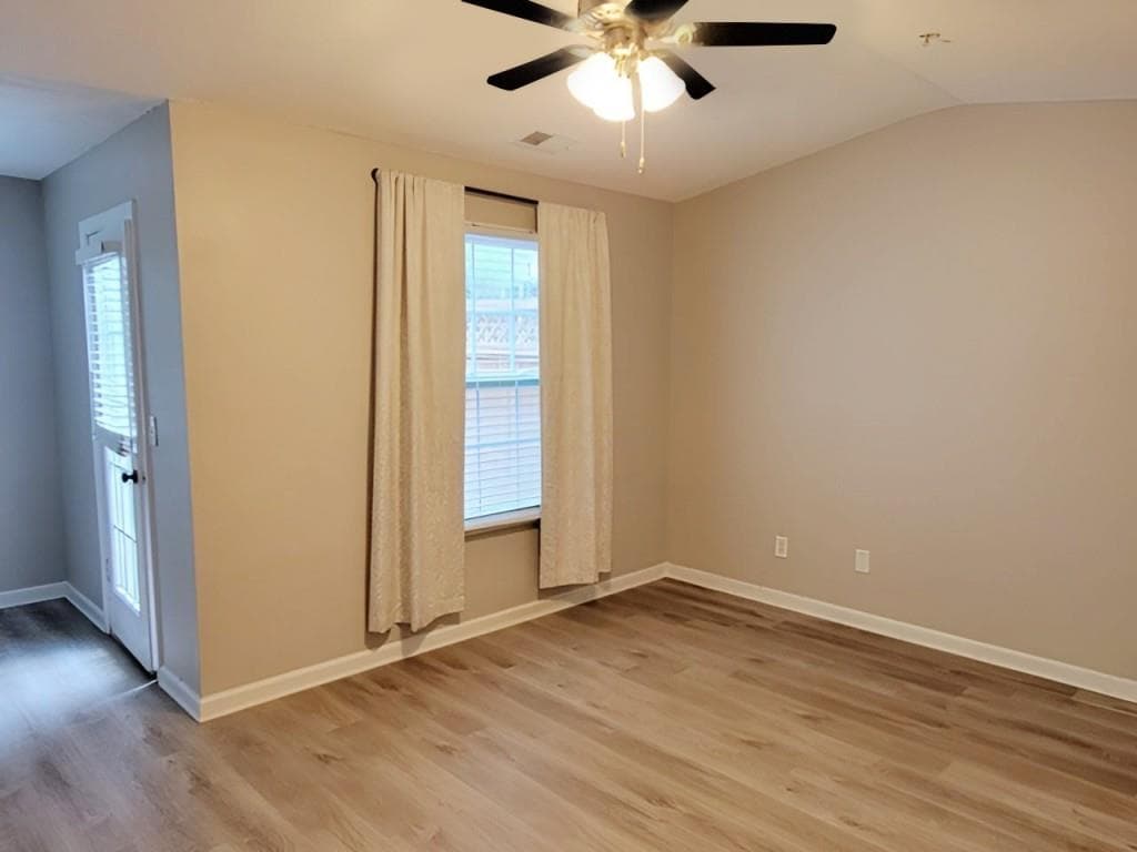 2 bedroom, 3 bathroom, 1,384 sq ft townhouse under contract at 165 Riverstone Commons Circle, Canton, GA 30114 — photo 8
