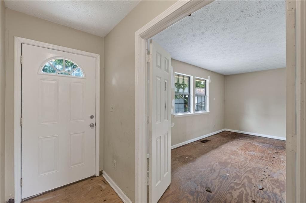 3 bedroom, 3 bathroom, 1,565 sq ft single family residence under contract at 6077 Cherokee Valley Lane, Lithonia, GA 30058 — photo 4