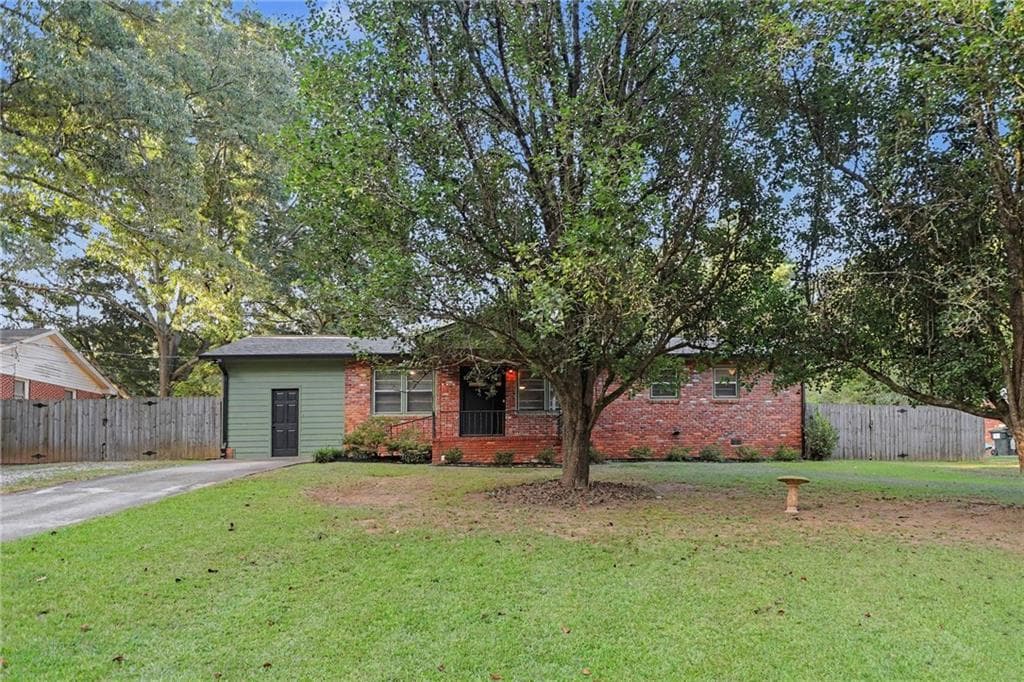 3 bedroom, 2 bathroom, 1,182 sq ft single family residence under contract at 110 Westmoreland Drive, Griffin, GA 30223