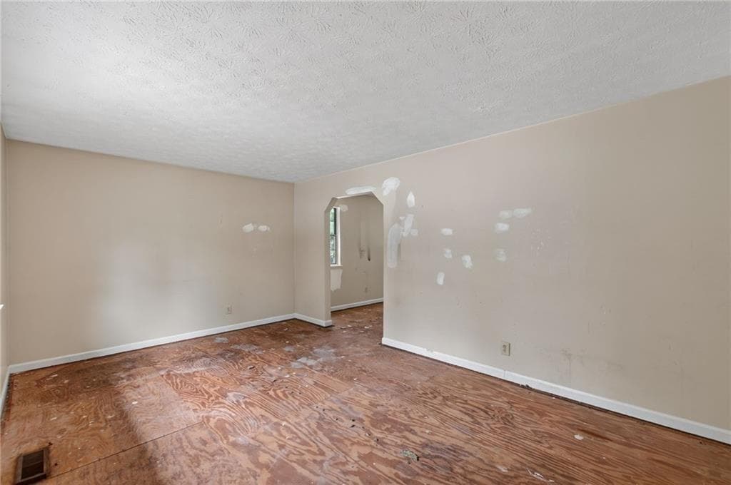 3 bedroom, 3 bathroom, 1,565 sq ft single family residence under contract at 6077 Cherokee Valley Lane, Lithonia, GA 30058 — photo 5