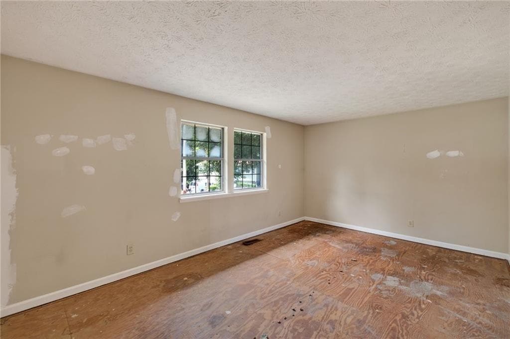 3 bedroom, 3 bathroom, 1,565 sq ft single family residence under contract at 6077 Cherokee Valley Lane, Lithonia, GA 30058 — photo 6
