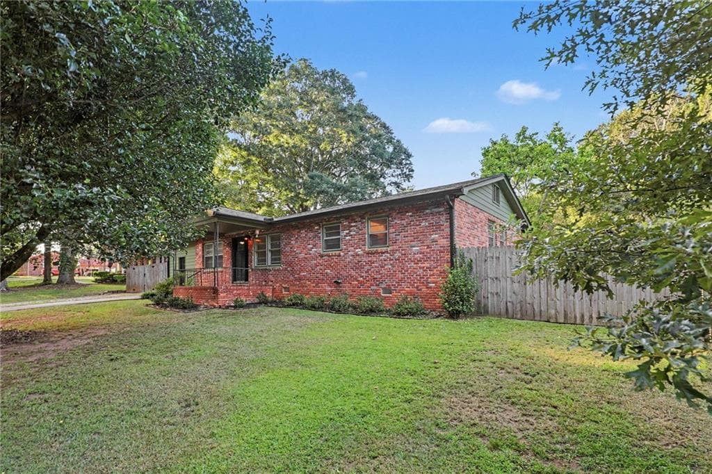 3 bedroom, 2 bathroom, 1,182 sq ft single family residence under contract at 110 Westmoreland Drive, Griffin, GA 30223 — photo 8