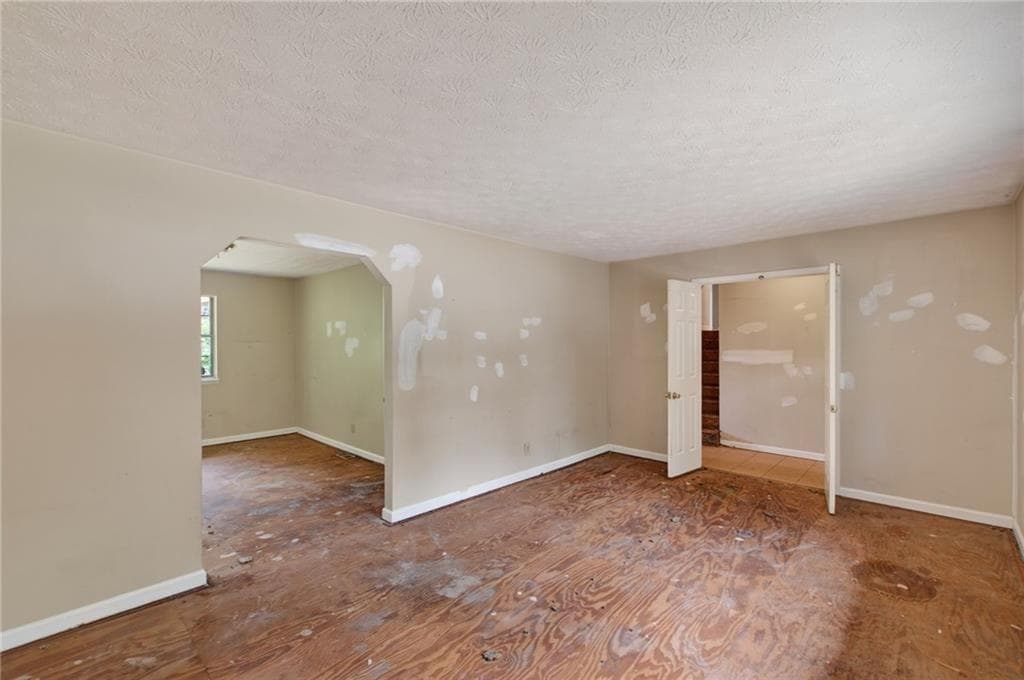 3 bedroom, 3 bathroom, 1,565 sq ft single family residence under contract at 6077 Cherokee Valley Lane, Lithonia, GA 30058 — photo 7