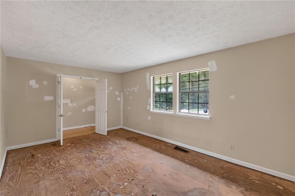 3 bedroom, 3 bathroom, 1,565 sq ft single family residence under contract at 6077 Cherokee Valley Lane, Lithonia, GA 30058 — photo 8