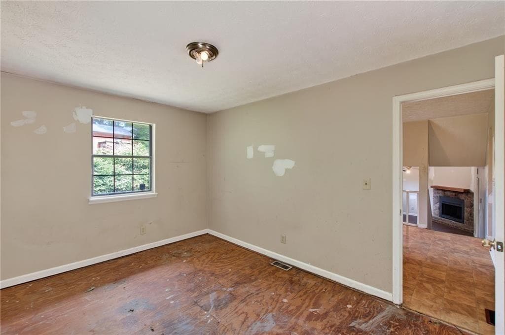 3 bedroom, 3 bathroom, 1,565 sq ft single family residence under contract at 6077 Cherokee Valley Lane, Lithonia, GA 30058 — photo 9