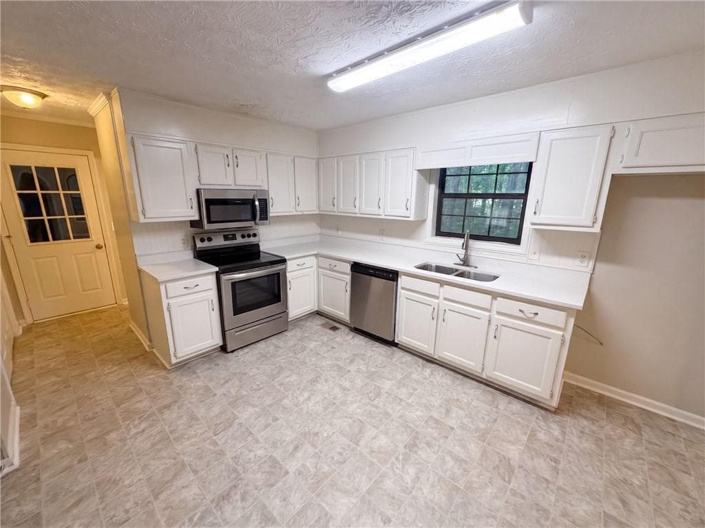 3 bedroom, 3 bathroom, 2,290 sq ft single family residence for sale at 4628 Sapling Court, Douglasville, GA 30135 — photo 2