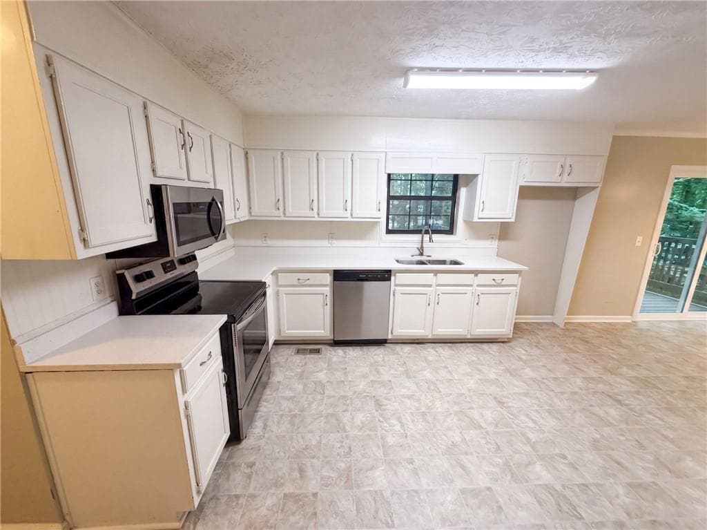 3 bedroom, 3 bathroom, 2,290 sq ft single family residence for sale at 4628 Sapling Court, Douglasville, GA 30135 — photo 6