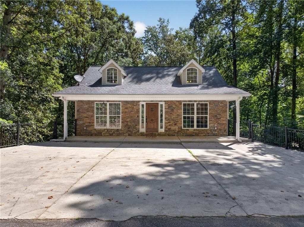 4 bedroom, 4 bathroom, 3,060 sq ft single family residence for sale at 825 Rue Fluer De Lis, Lavonia, GA 30553