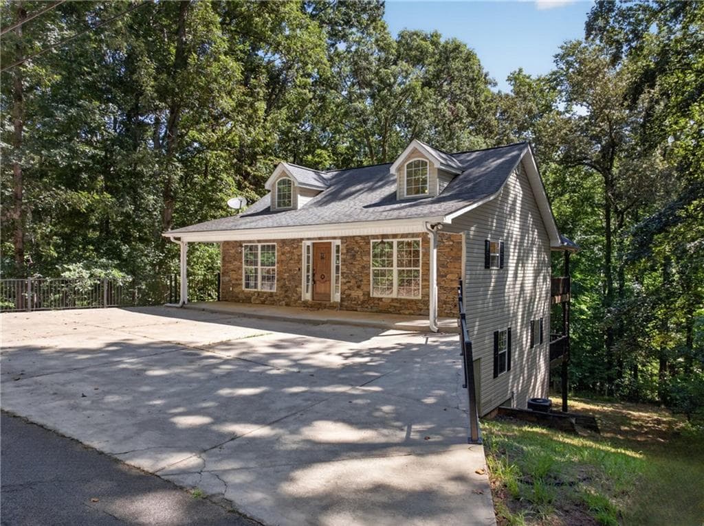 4 bedroom, 4 bathroom, 3,060 sq ft single family residence for sale at 825 Rue Fluer De Lis, Lavonia, GA 30553 — photo 2
