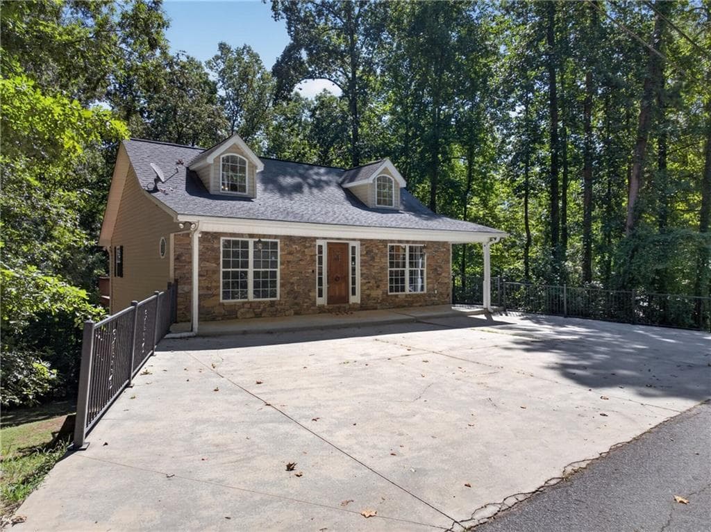 4 bedroom, 4 bathroom, 3,060 sq ft single family residence for sale at 825 Rue Fluer De Lis, Lavonia, GA 30553 — photo 3