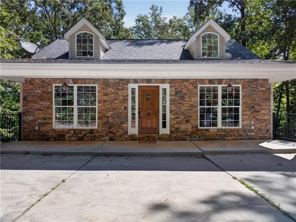 4 bedroom, 4 bathroom, 3,060 sq ft single family residence for sale at 825 Rue Fluer De Lis, Lavonia, GA 30553 — photo 4