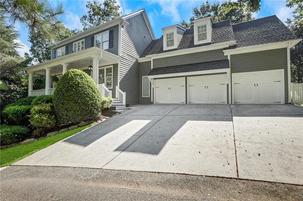 5 bedroom, 5 bathroom, 5,382 sq ft single family residence for sale at 4215 Little Falls Drive, Cumming, GA 30041 — photo 2