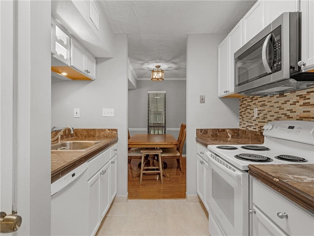 2 bedroom, 2 bathroom, 1,178 sq ft condominium for sale at 903 Tuxworth Circle, Decatur, GA 30033 — photo 2