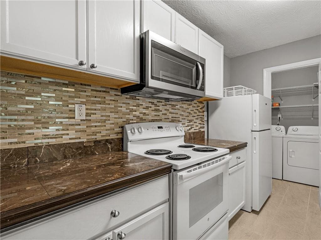 2 bedroom, 2 bathroom, 1,178 sq ft condominium for sale at 903 Tuxworth Circle, Decatur, GA 30033 — photo 3