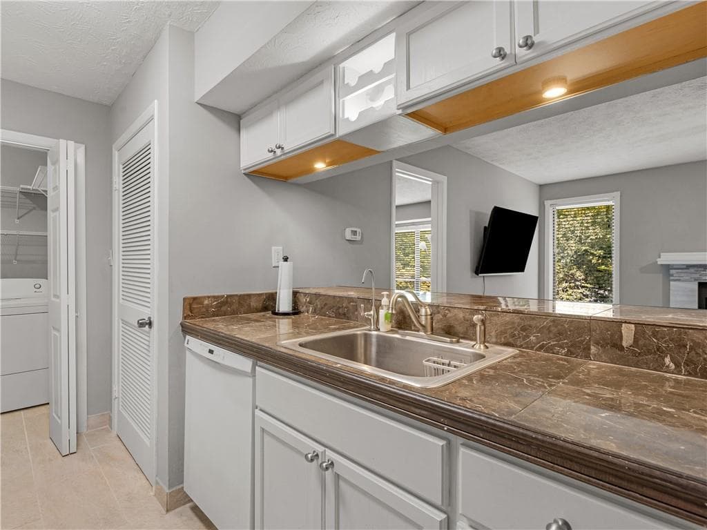 2 bedroom, 2 bathroom, 1,178 sq ft condominium for sale at 903 Tuxworth Circle, Decatur, GA 30033 — photo 4