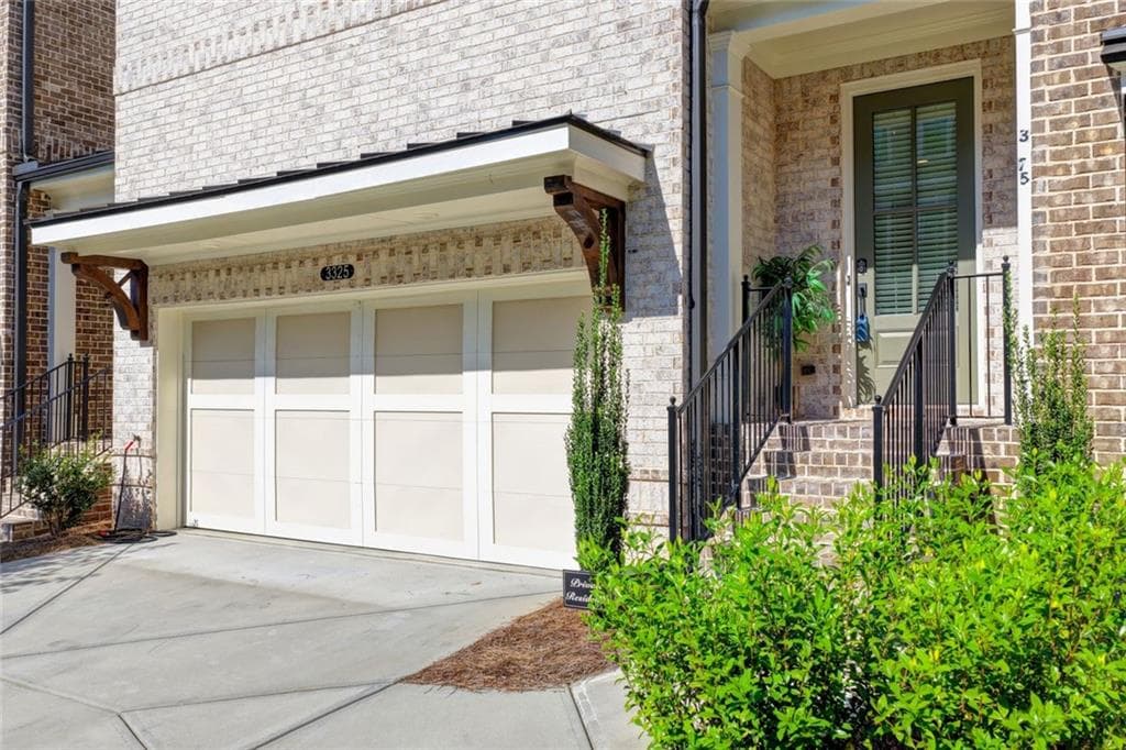 3 bedroom, 3 bathroom, 3,308 sq ft townhouse for sale at 3325 Cresswell Link Way, Duluth, GA 30096 — photo 2