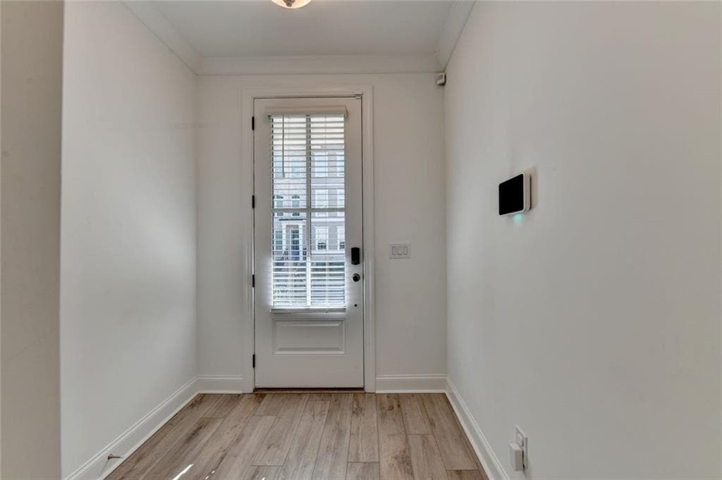 3 bedroom, 3 bathroom, 3,308 sq ft townhouse for sale at 3325 Cresswell Link Way, Duluth, GA 30096 — photo 3
