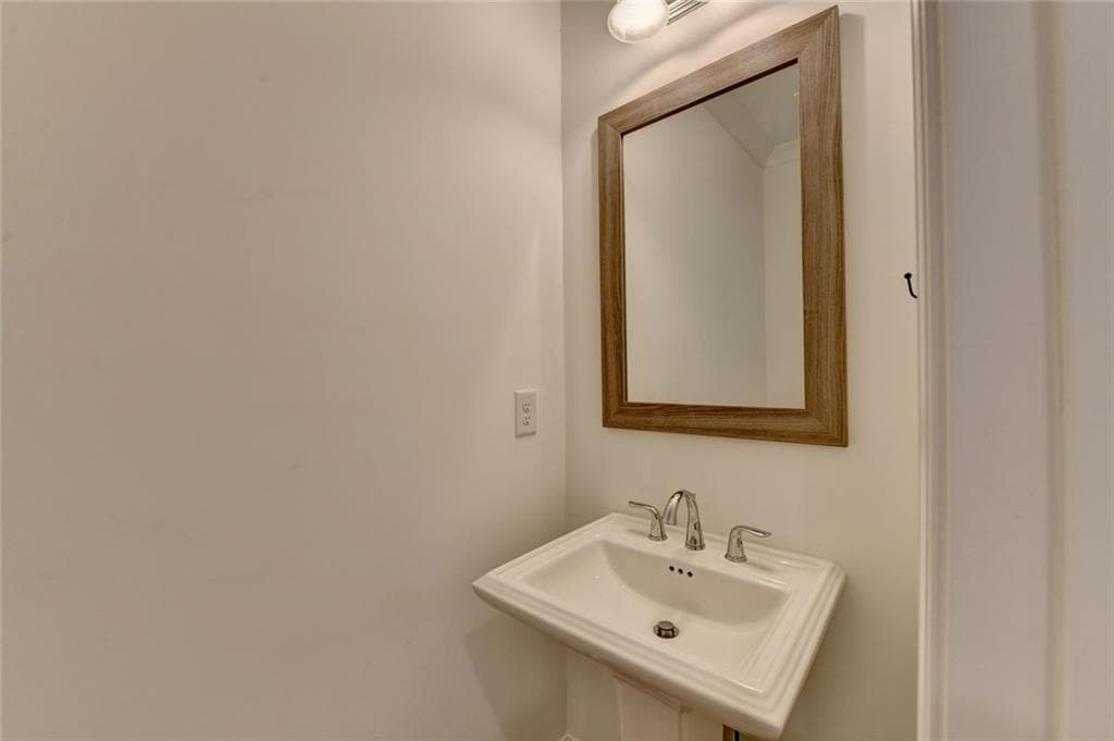 3 bedroom, 3 bathroom, 3,308 sq ft townhouse for sale at 3325 Cresswell Link Way, Duluth, GA 30096 — photo 10