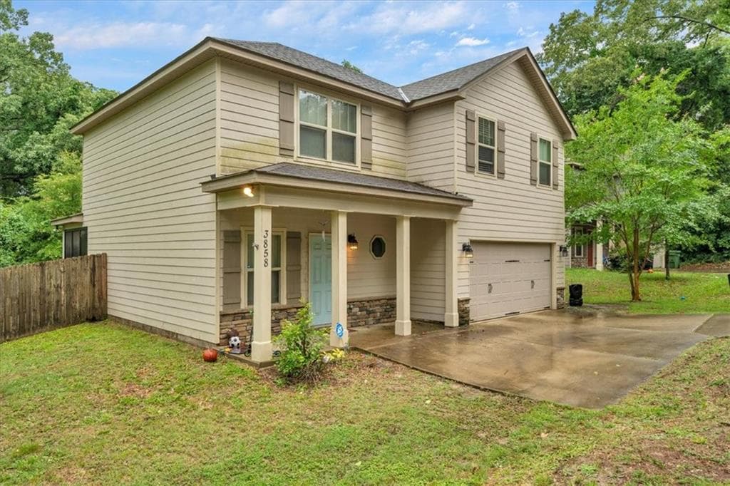 3 bedroom, 3 bathroom, 1,833 sq ft single family residence for sale at 3858 Fortson Lane, Columbus, GA 31909 — photo 2