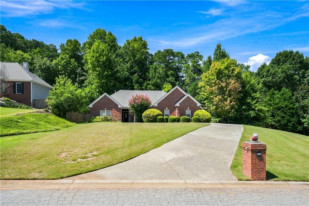 3 bedroom, 2 bathroom, 1,831 sq ft single family residence for sale at 5995 Cedar Lake Trail, Loganville, GA 30052 — photo 4