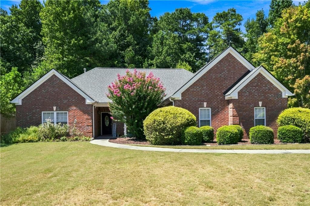 3 bedroom, 2 bathroom, 1,831 sq ft single family residence for sale at 5995 Cedar Lake Trail, Loganville, GA 30052 — photo 5