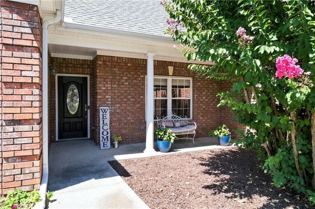 3 bedroom, 2 bathroom, 1,831 sq ft single family residence for sale at 5995 Cedar Lake Trail, Loganville, GA 30052 — photo 6