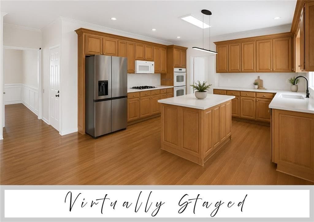 6 bedroom, 6 bathroom, 4,495 sq ft single family residence for sale at 3805 Jones Creek Drive, Buford, GA 30519 — photo 6
