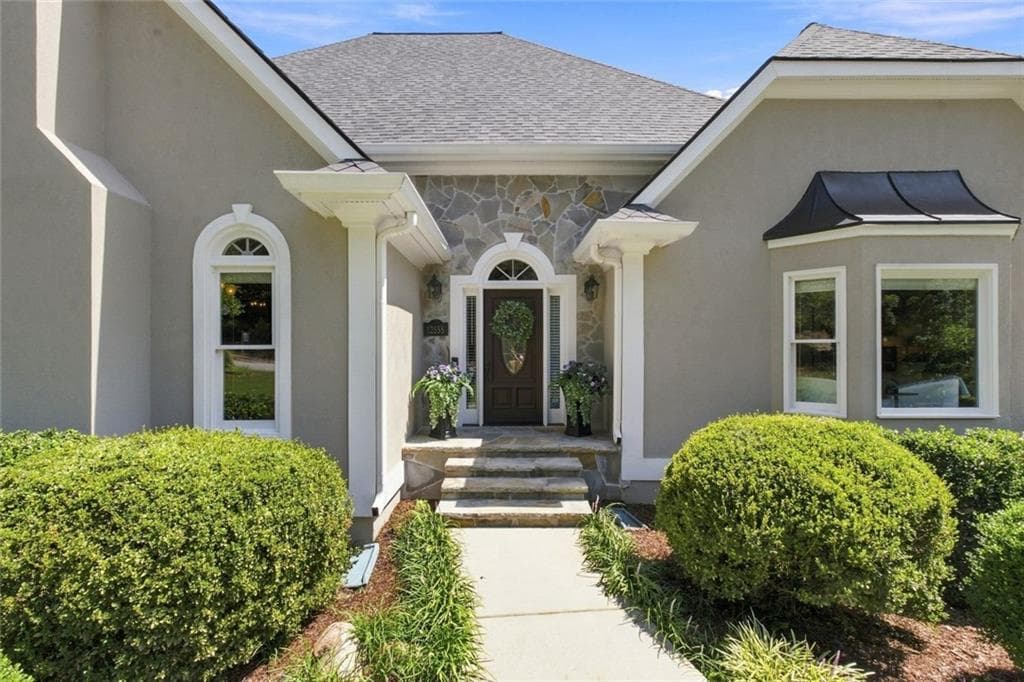4 bedroom, 3 bathroom, 3,348 sq ft single family residence for sale at 12555 Crabapple Chase Drive, Alpharetta, GA 30004 — photo 2