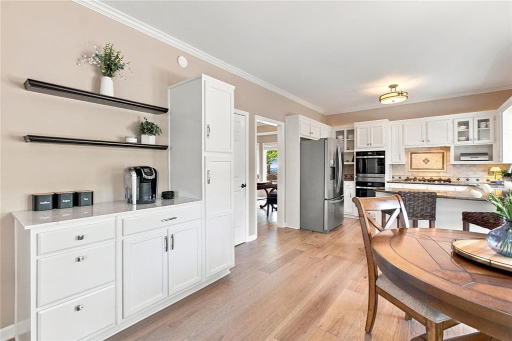 4 bedroom, 3 bathroom, 3,348 sq ft single family residence for sale at 12555 Crabapple Chase Drive, Alpharetta, GA 30004 — photo 3