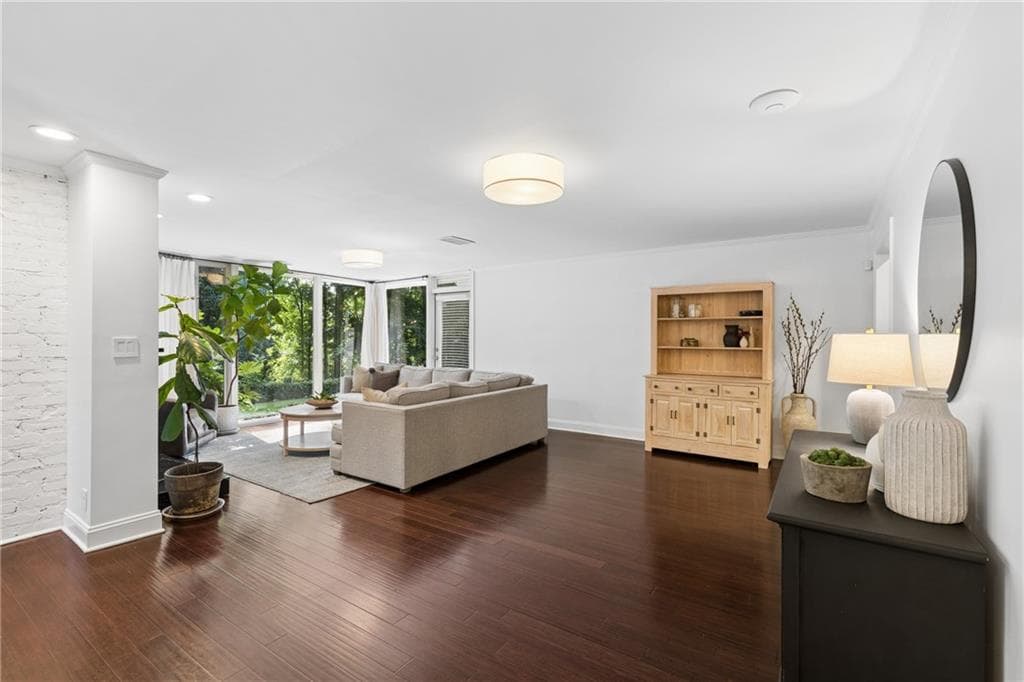 3 bedroom, 3 bathroom, 3,004 sq ft single family residence for sale at 4091 Peachtree Dunwoody Road, Atlanta, GA 30342 — photo 6