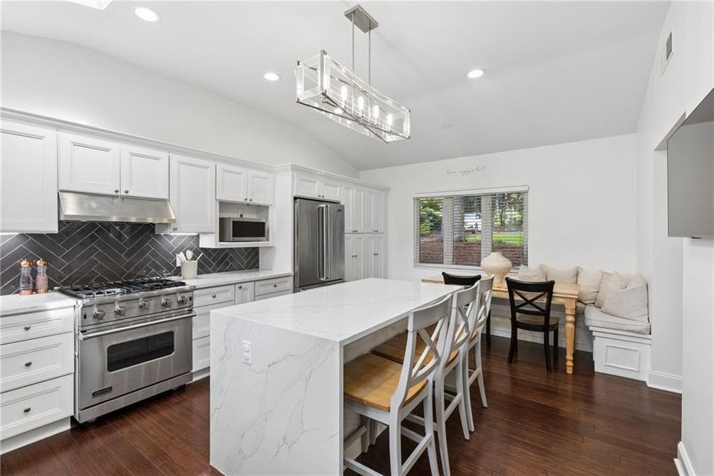3 bedroom, 3 bathroom, 3,004 sq ft single family residence for sale at 4091 Peachtree Dunwoody Road, Atlanta, GA 30342 — photo 9