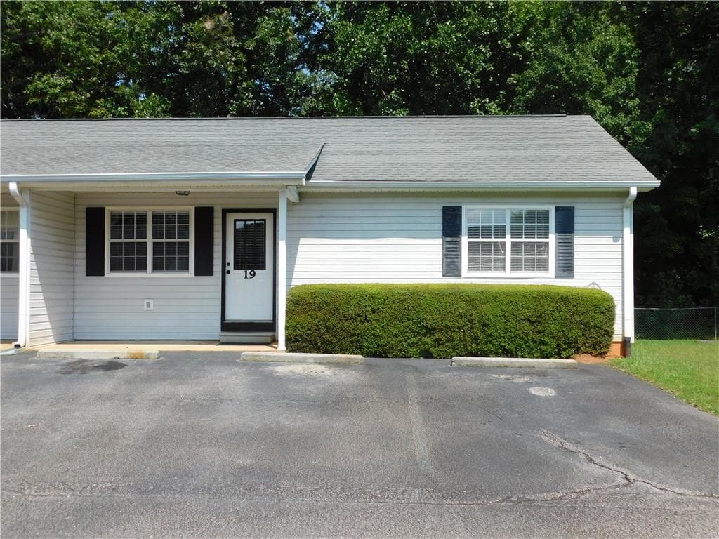2 bedroom, 1 bathroom, 884 sq ft duplex for rent at 137 Riverside Circle 19, Dahlonega, GA 30533 for $1,395 a month
