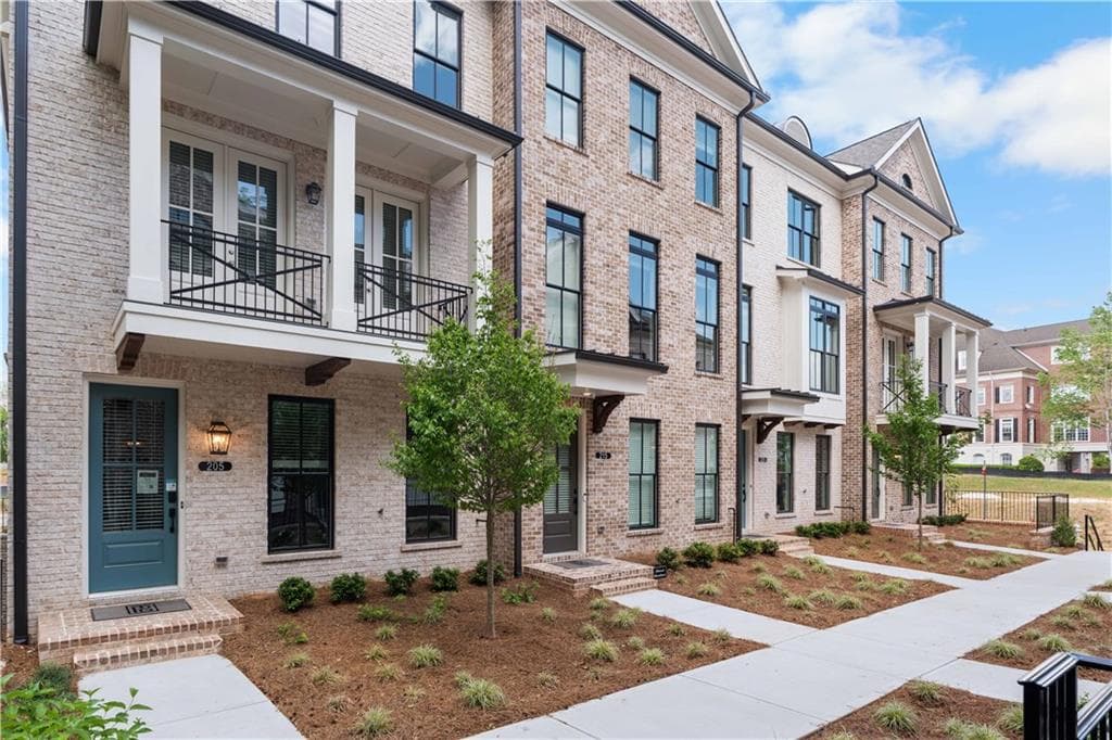 3 bedroom, 4 bathroom, 2,105 sq ft townhouse for sale at 205 Midnight Oak Run 5, Alpharetta, GA 30009 — photo 7
